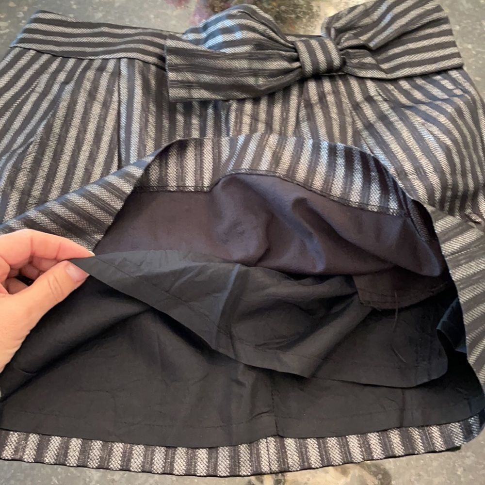 Armani Sz 4 *BOW* BLK&Silver Lined Mini Skirt - Picture 6 of 11